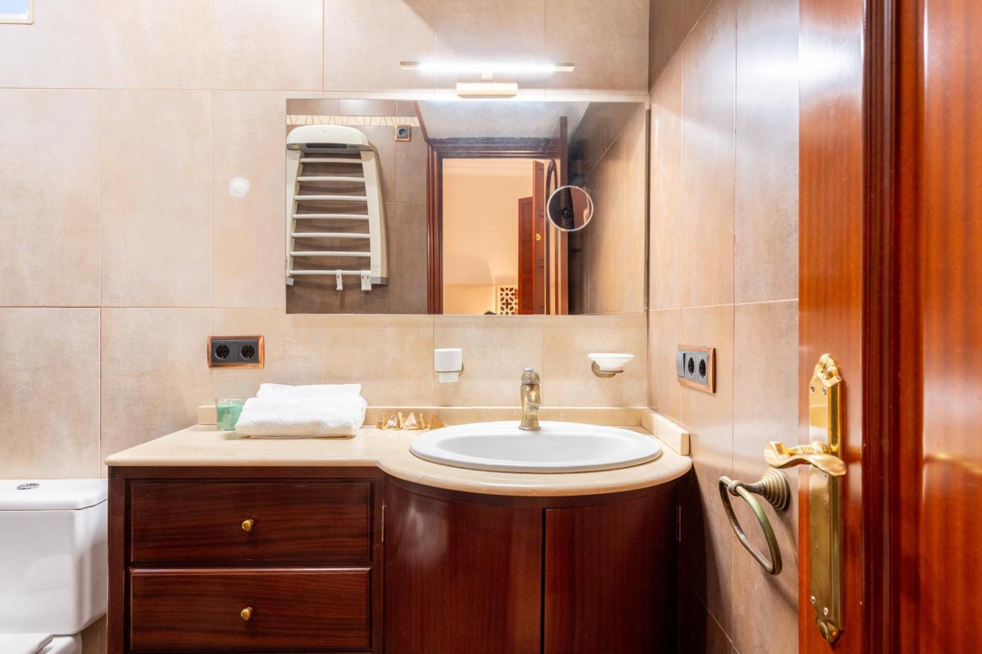 Apartment Aoa Gardens Family House Seville